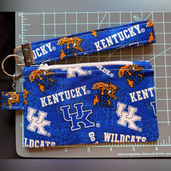 Kentucky Wildcats Blue Wristlet and Keychain Set - Picture 2 of 4
